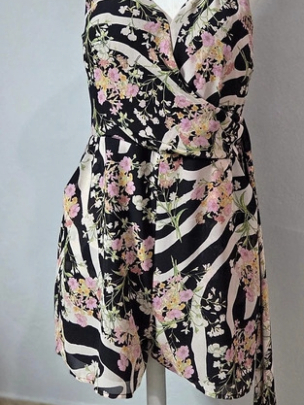 GUESS Floral Romper in Black & Pink Size XL Like New